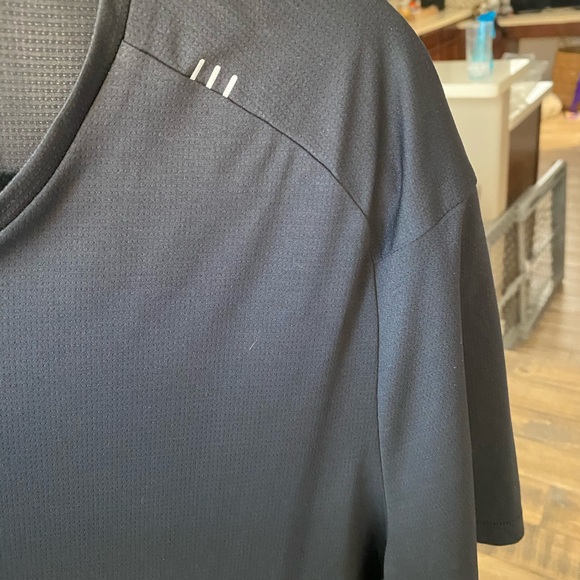 Like new lulu lemon lightweight running shirt - Picture 3 of 7